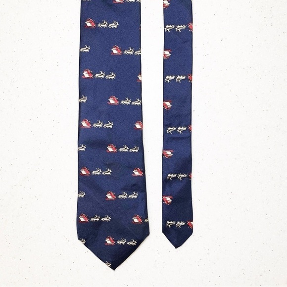 Cape Cod 100% Silk Novelty Print Santa Clause Sled & Reindeer Mens Necktie - Picture 3 of 5